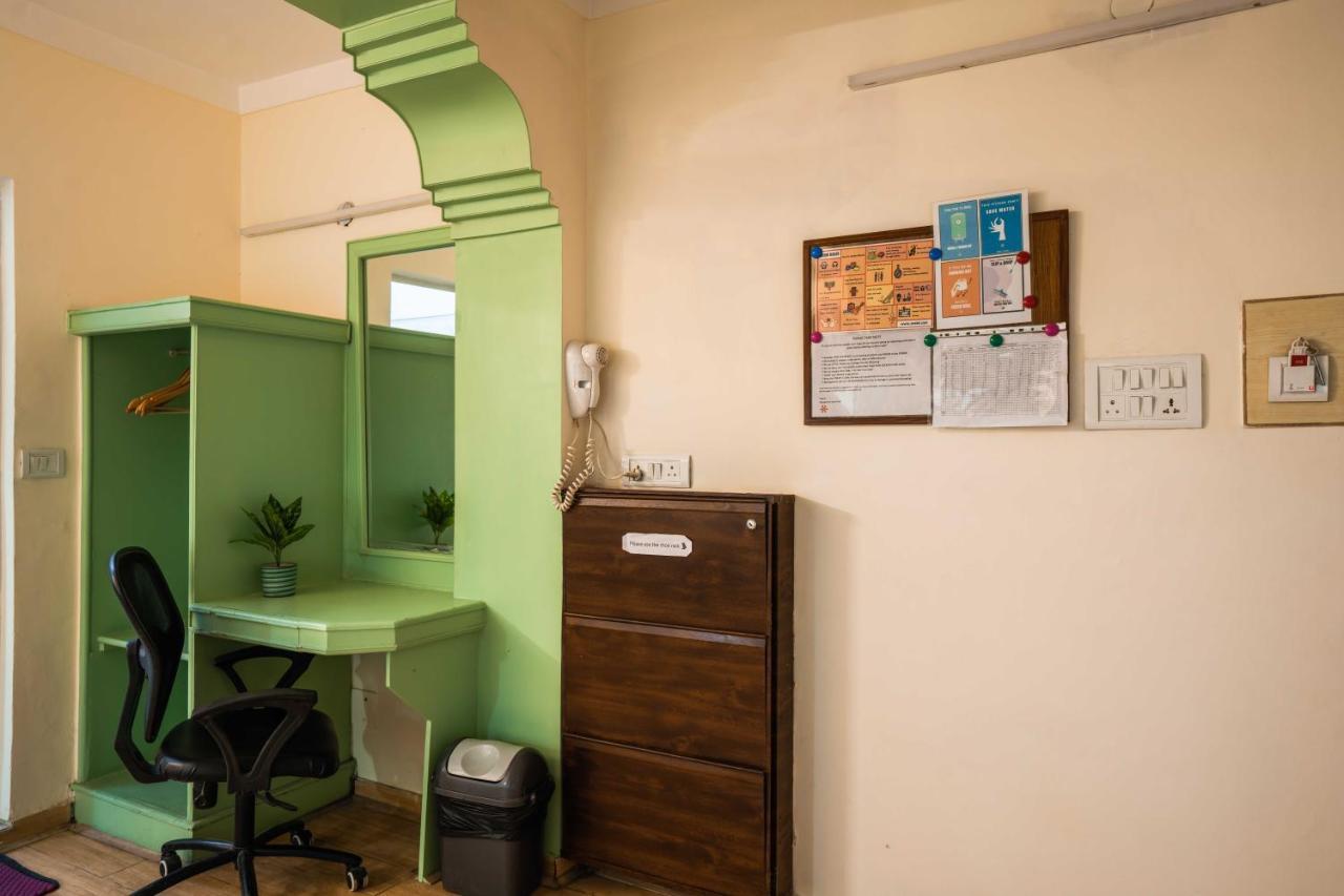 Хостел Zostel Delhi Нью-Дели Экстерьер фото